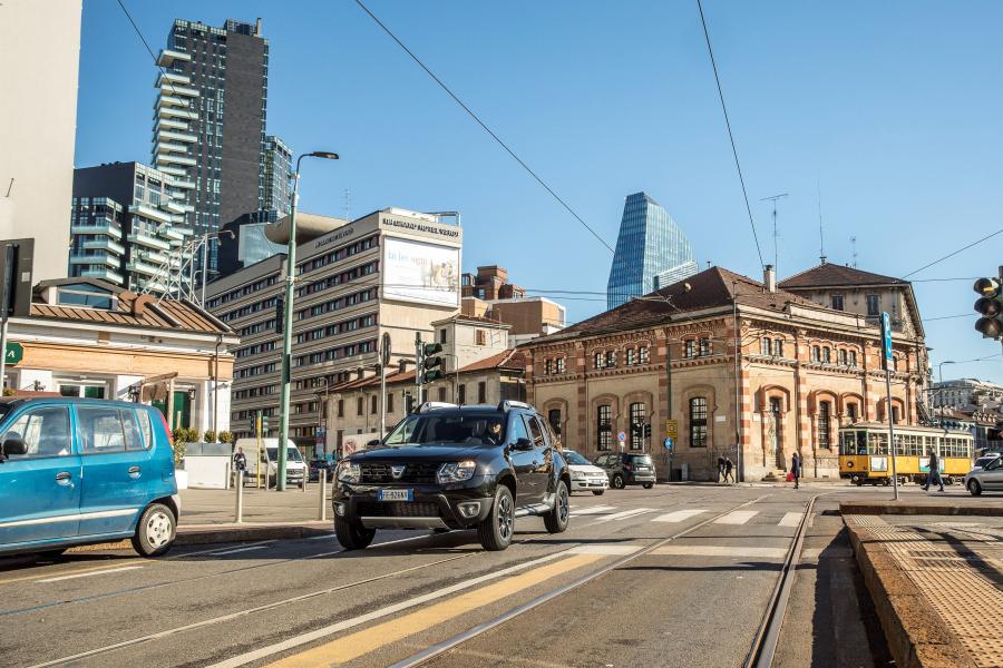  Dacia Duster Black Shadow 2016 года  (фото 22 из 28)